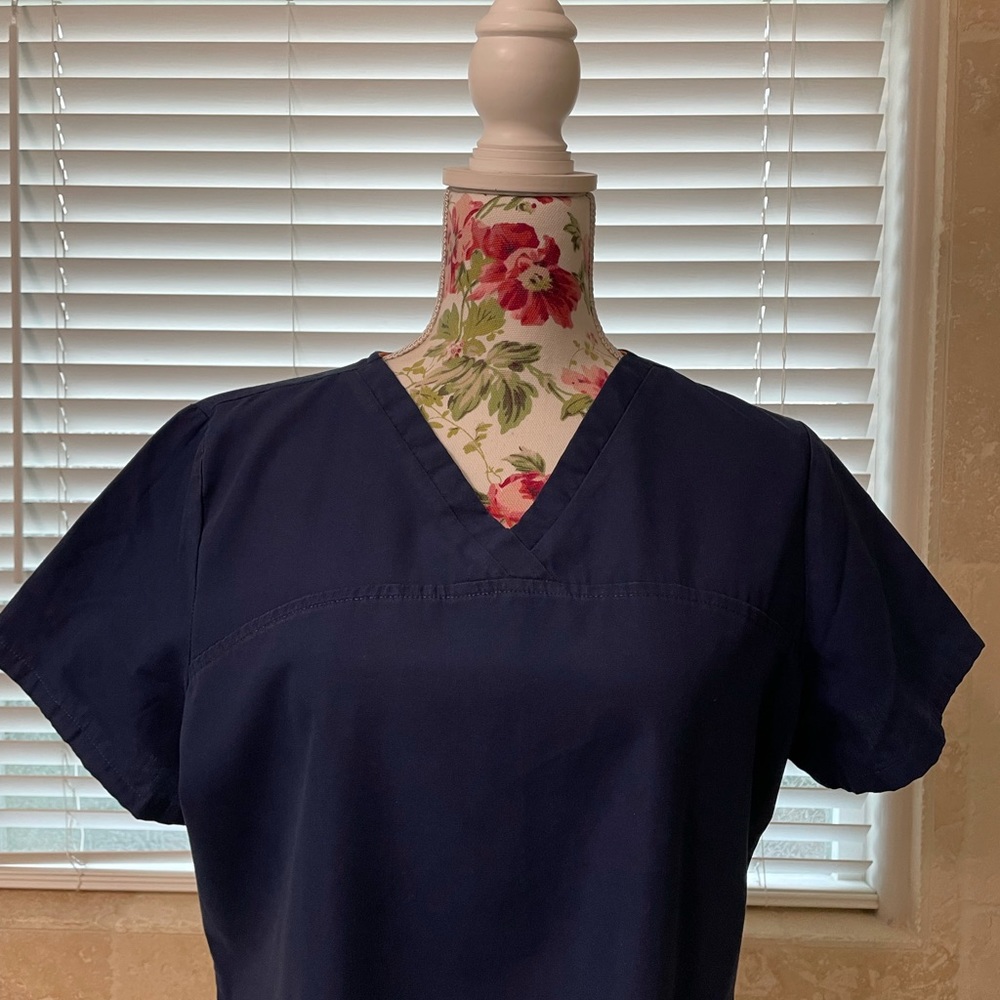 Scrub tops - medium - Picture 9 of 9